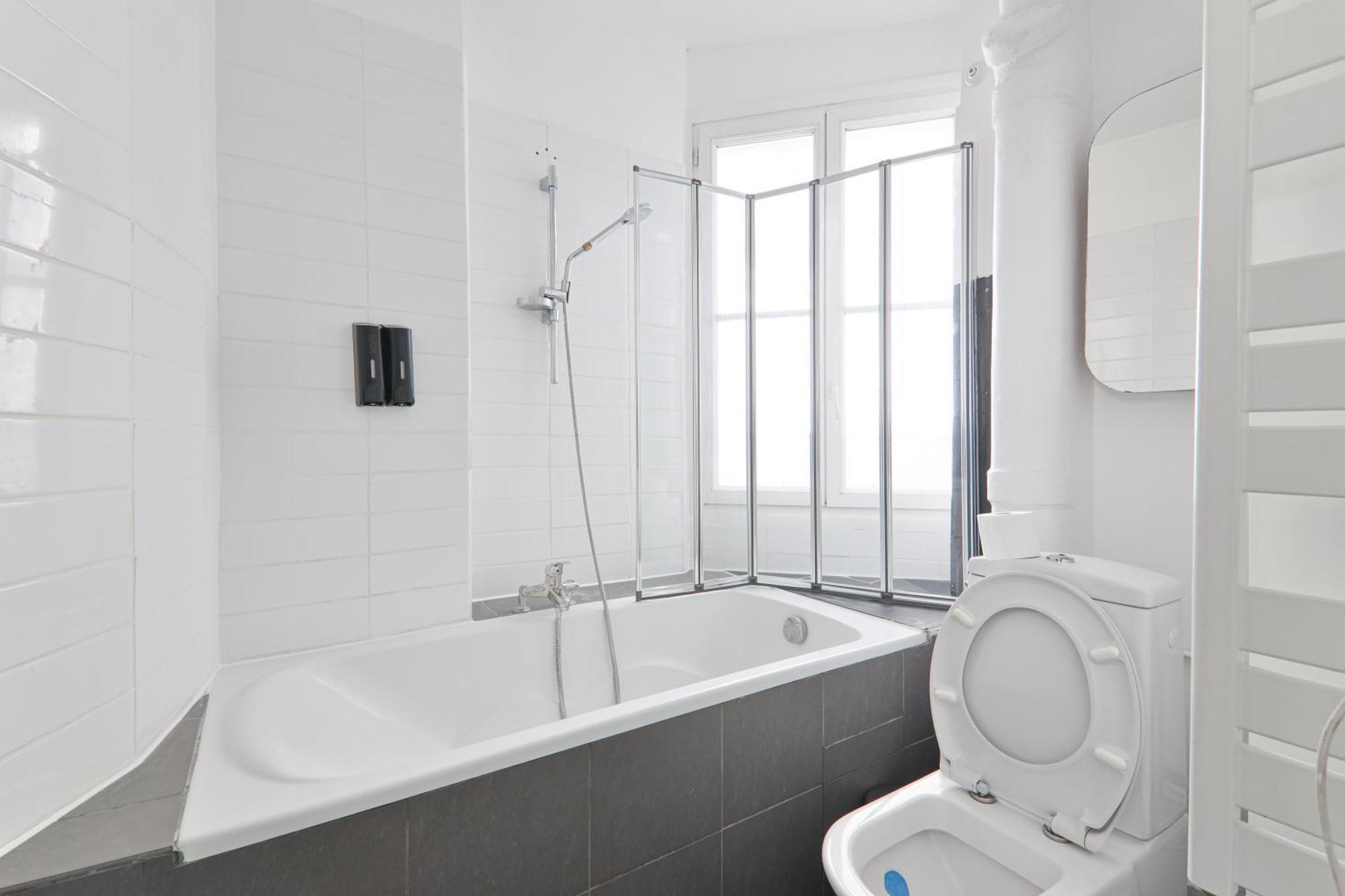Heart Of Paris-1br-2p-montparnasse -free Netflix Apartment *